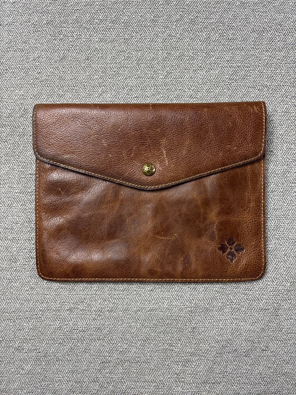 Patricia Nash Envelope Style Leather Clutch Pouch Hand Bag Lined Brown Designer